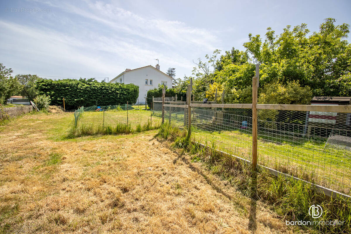 Terrain à BOIS-DE-CENE