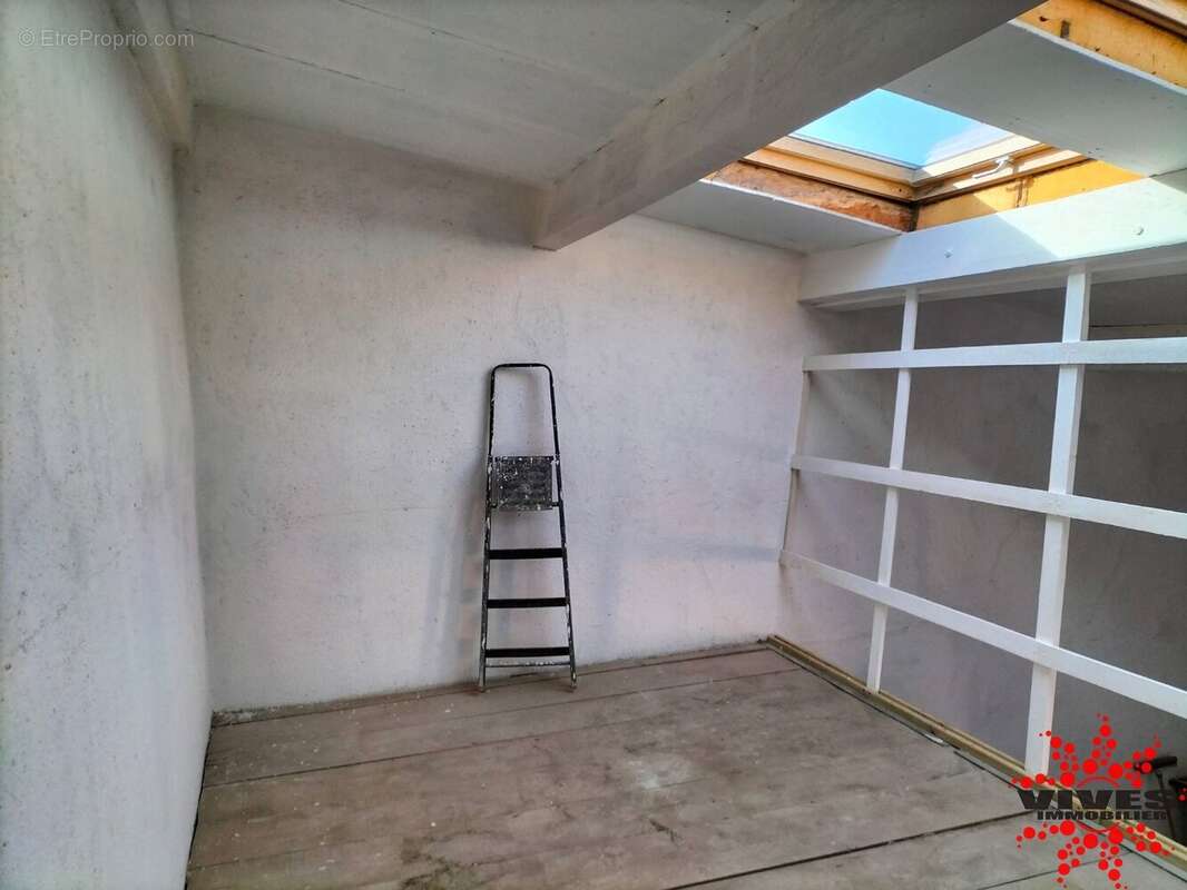 Exclusivité  à vendre garage avec mezzanine  39,76 m² - photo 2