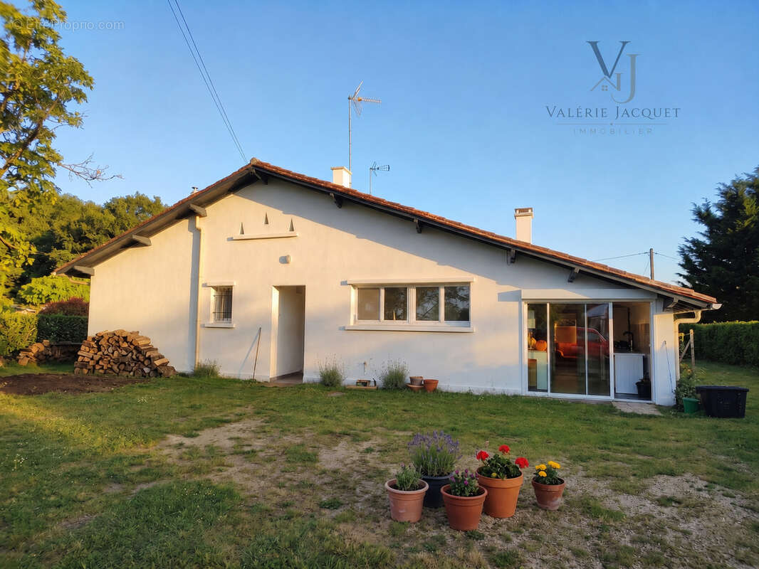 À Moulin-Neuf, maison rénovée en 2025 avec vie de plain-pied et grand terrain constructible - photo 6