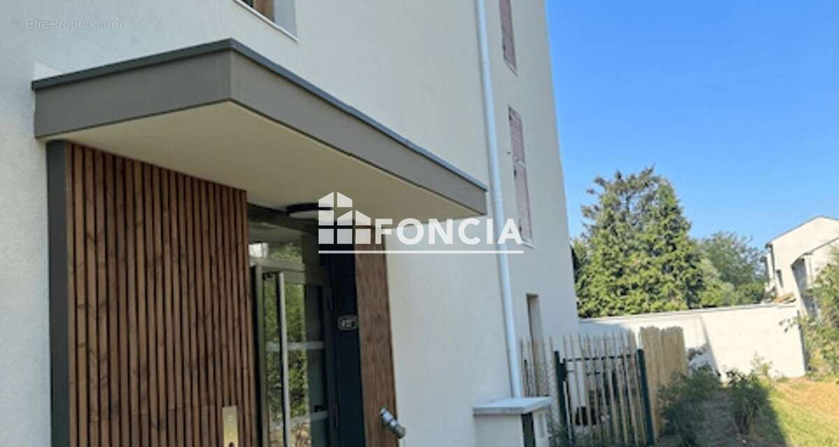 Appartement à MEYZIEU
