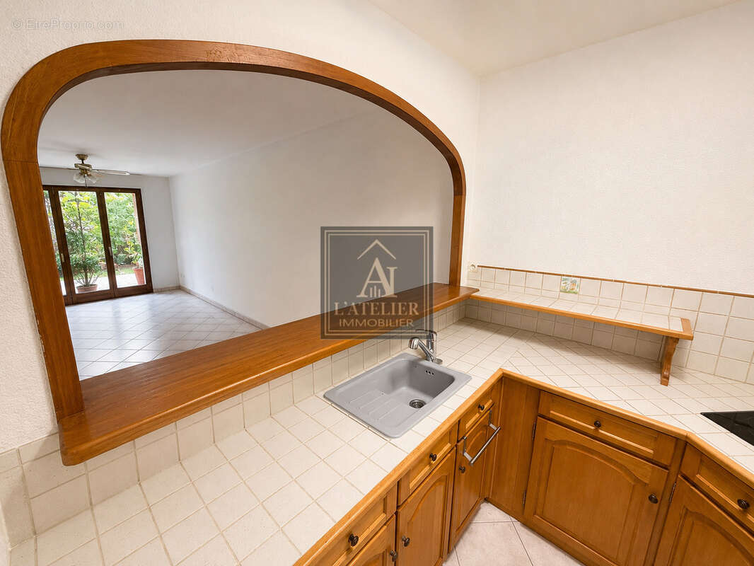 Appartement en rez-de-jardin avec extérieurs à proximité des commodités - photo 13