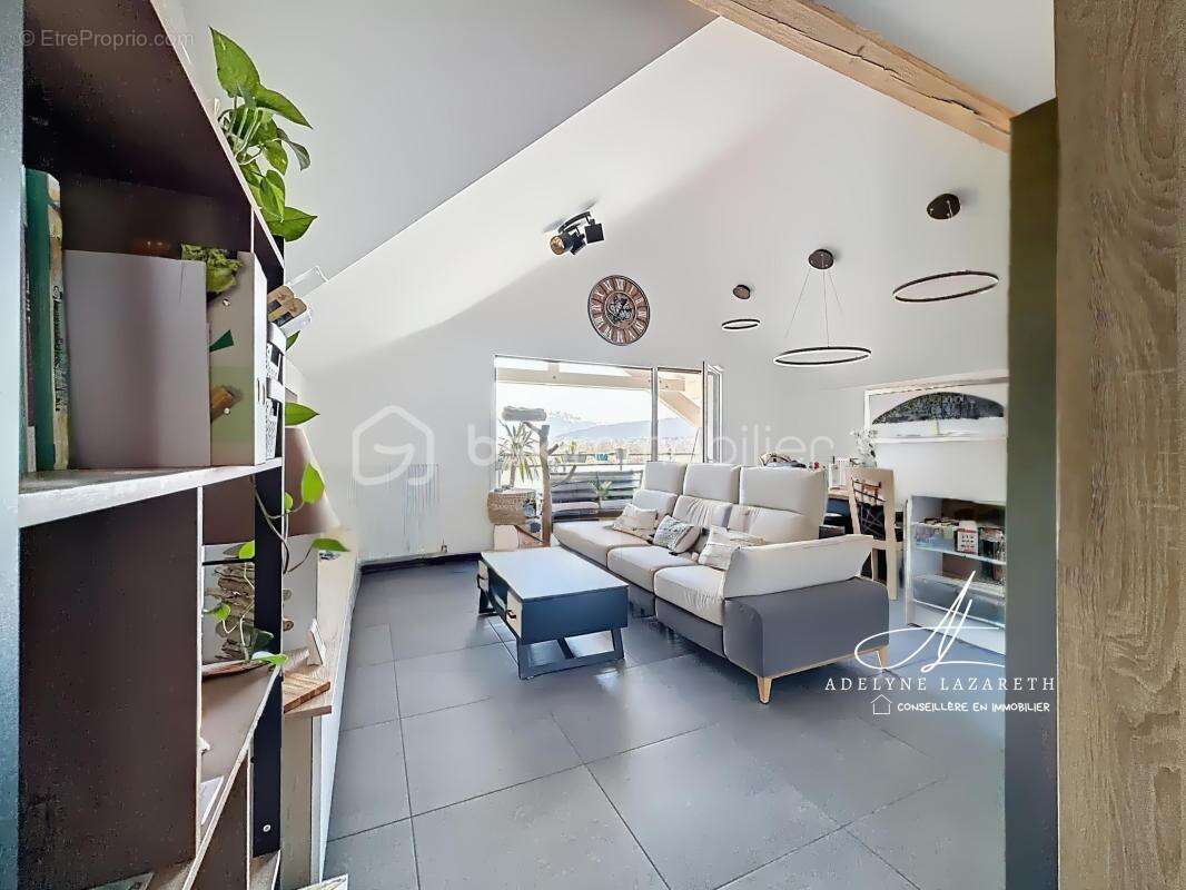 Appartement à POISY