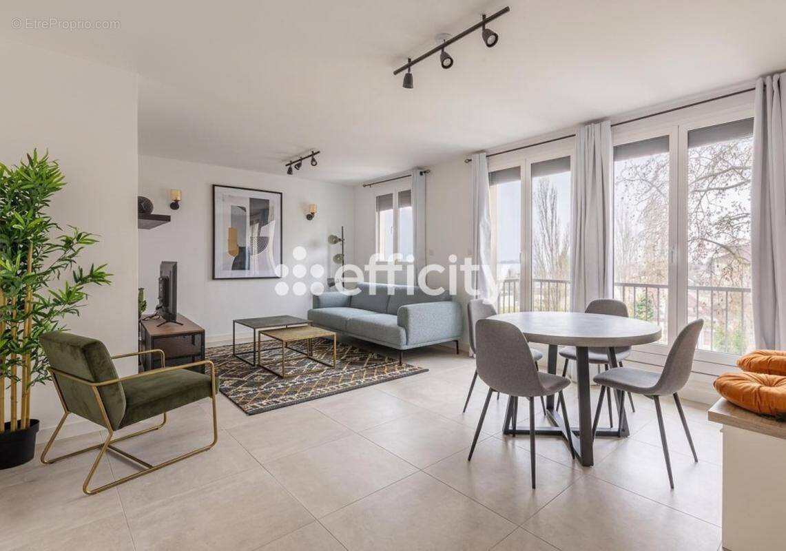 Appartement à VERRIERES-LE-BUISSON