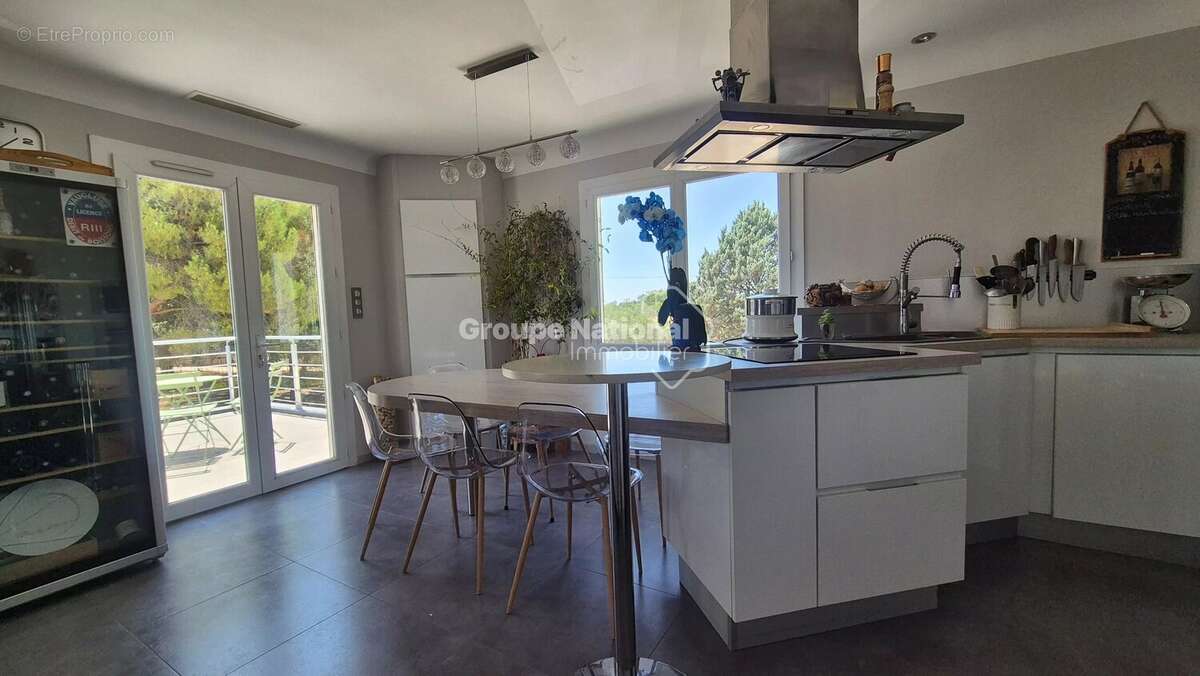 Carpentras - propriete de 190 m² habitable sur 4009 m² de terrain - photo 5