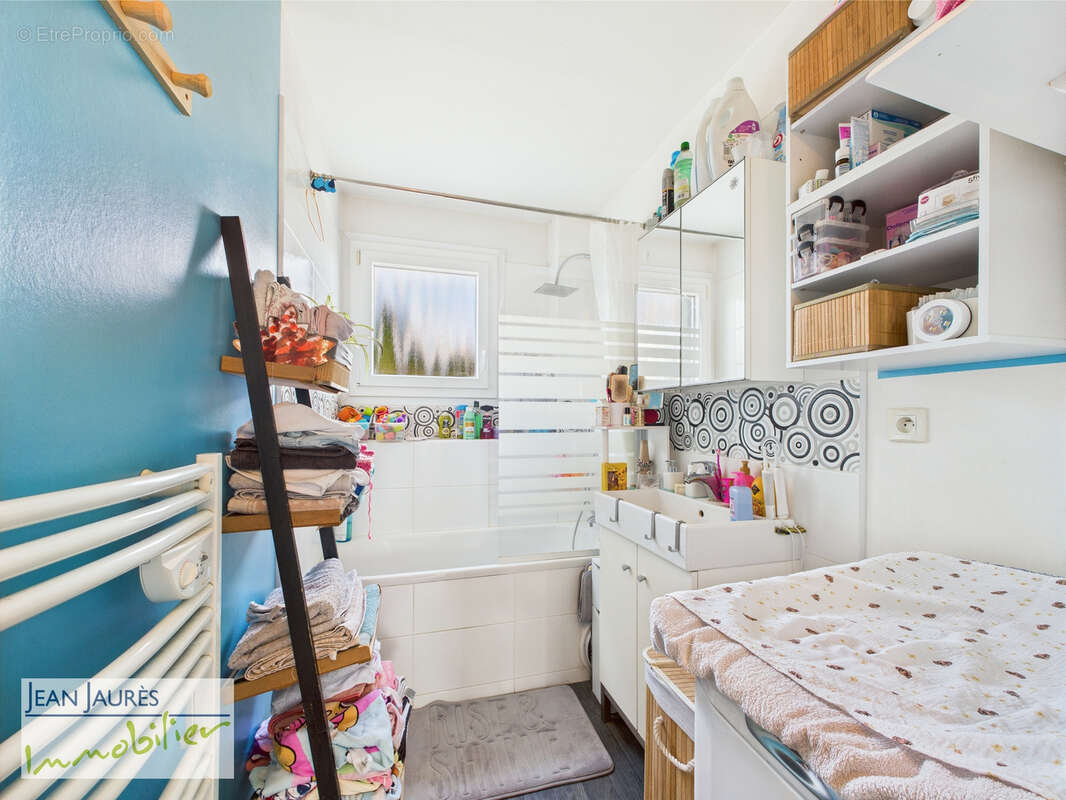 Appartement à SAINTE-SAVINE