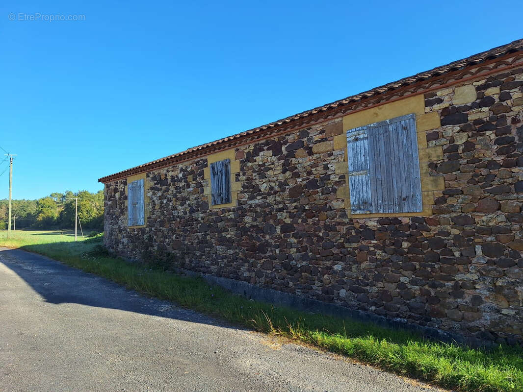 Maison à MAZEYROLLES