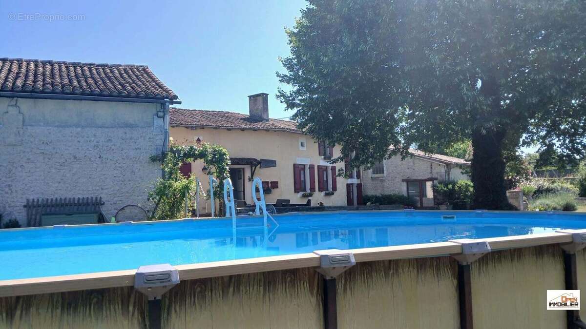 Maison à COURGEAC