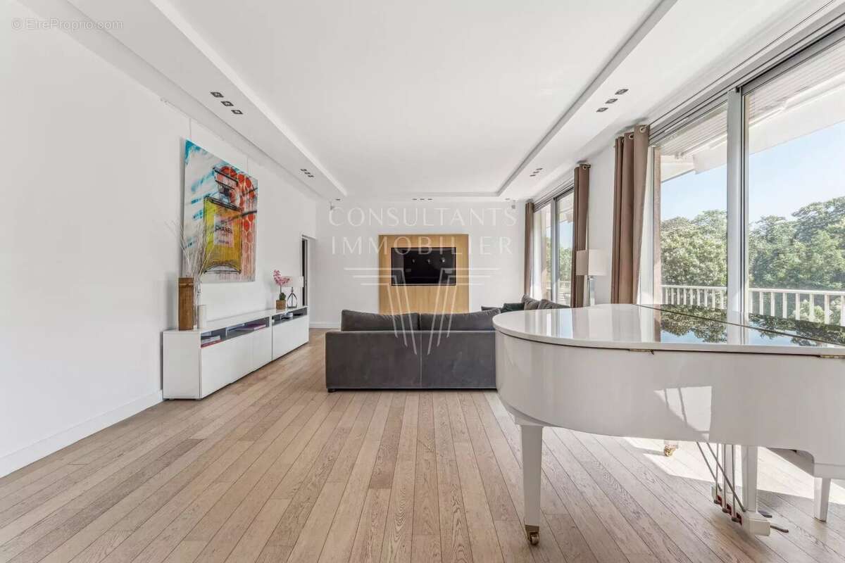 Appartement à NEUILLY-SUR-SEINE
