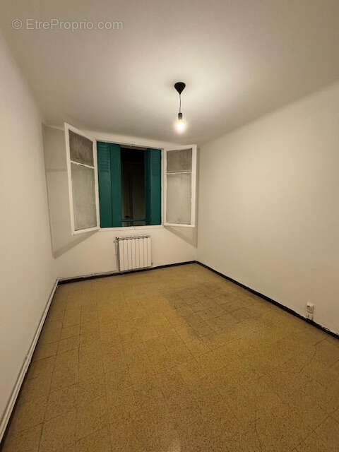 Appartement à MARSEILLE-3E