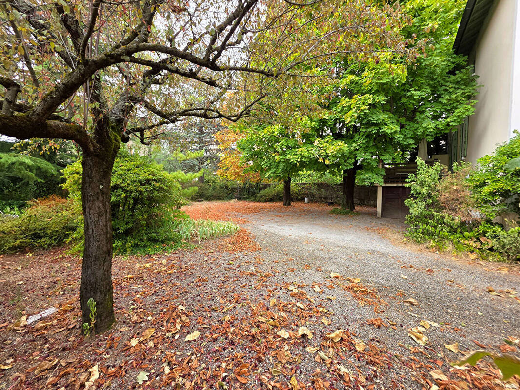 Terrain à ROMANS-SUR-ISERE
