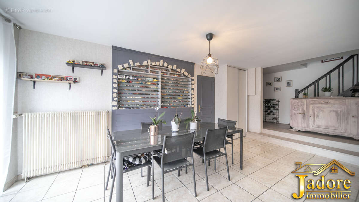 Maison à LA CHAPELLE-DEVANT-BRUYERES