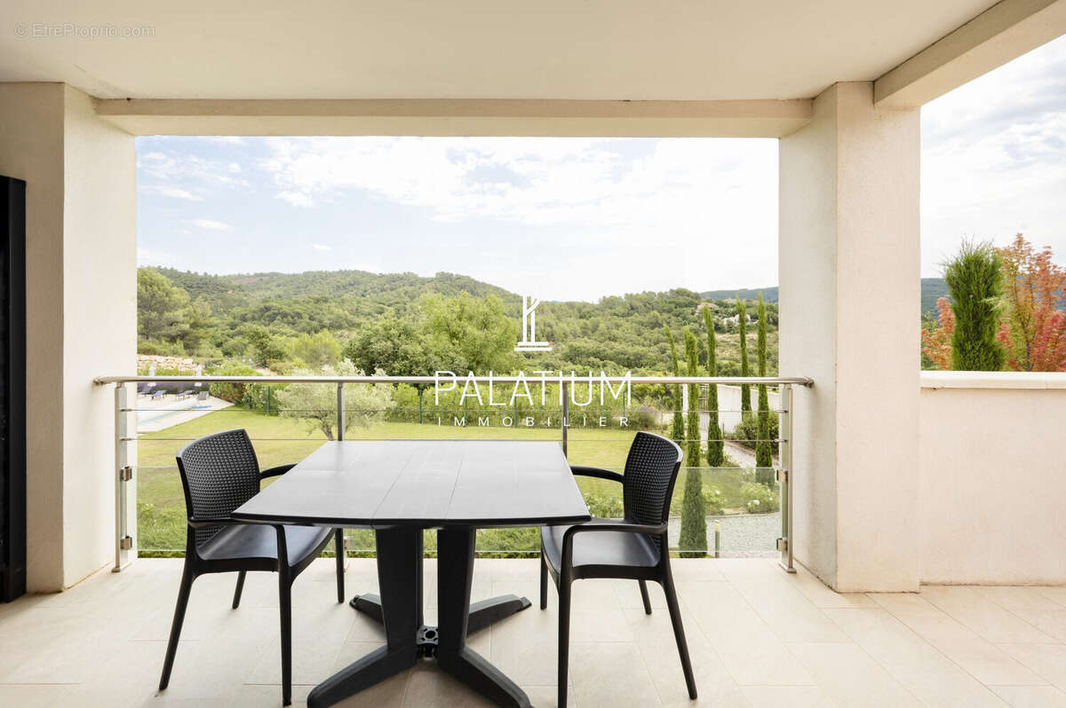 Appartement à GREOUX-LES-BAINS