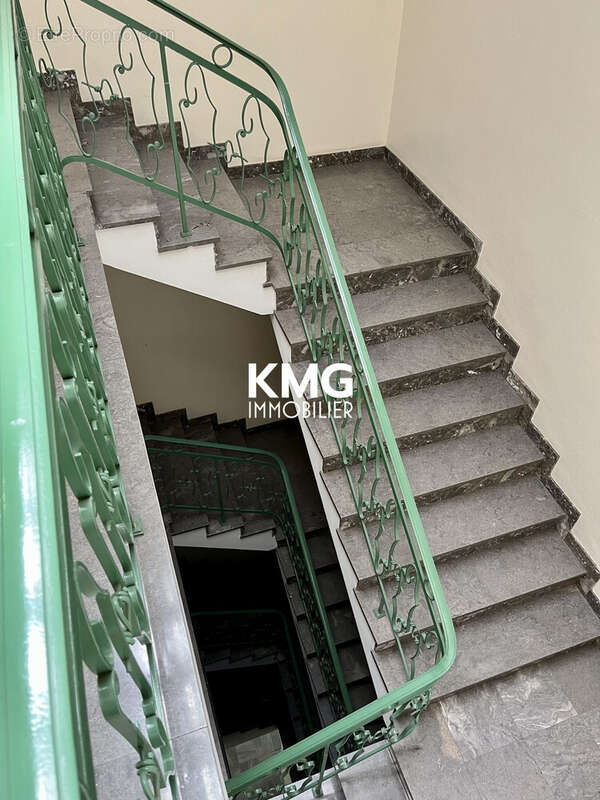 escalier partie commune - Appartement à ANGLET