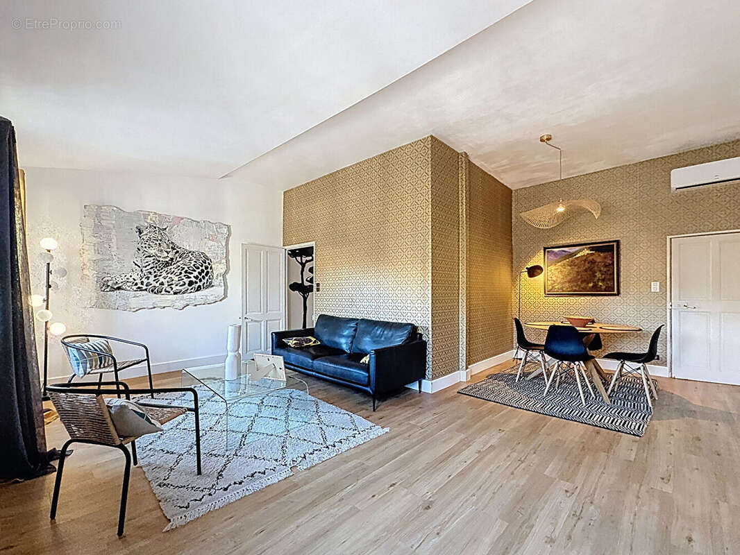 Immeuble  Avignon Intra Muros 7 pièce(s) 255 m2 - photo 8