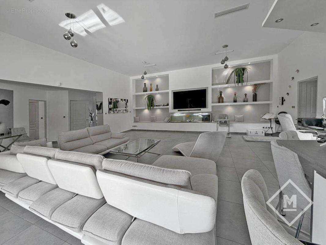 Maison d’Architecte de 250 m² dans un Écrin Arboré de 3 000 m² - photo 13
