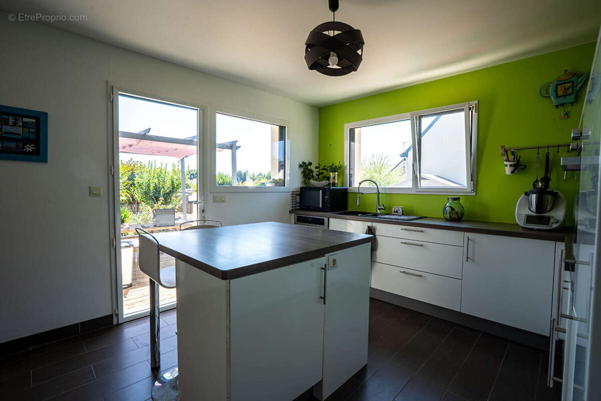 EXCLUSIVITÉ AGENCE DU QUAI - Contemporaine 5 pièce(s) 126.34 m2 sur plus de 630 m² de terrain - photo 5