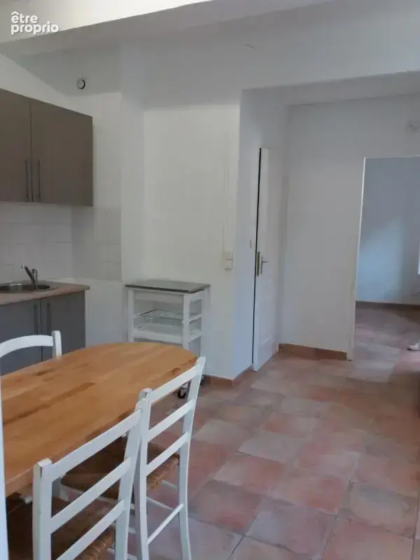 LE LUC EN PROVENCE - Immeuble de rapport à vendre - 6 appartements et un garage - photo 2