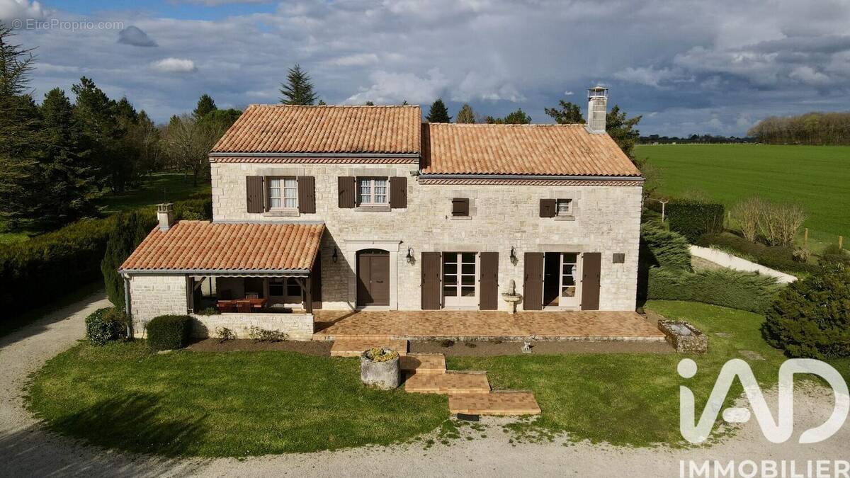 Photo 1 - Maison à JAULDES