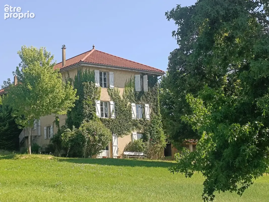 Maison familiale de caractère avec piscine et de nombreuses dépendances - photo 5