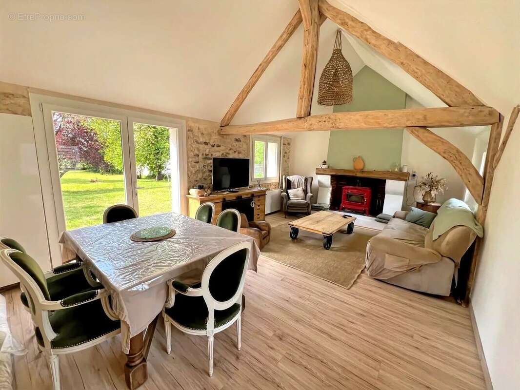 Maison à HOUDAN