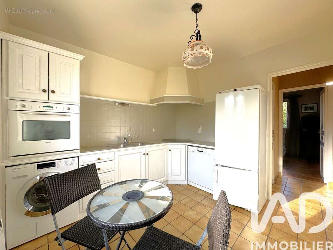 Photo 4 - Maison à LA CELLE-SAINT-CLOUD