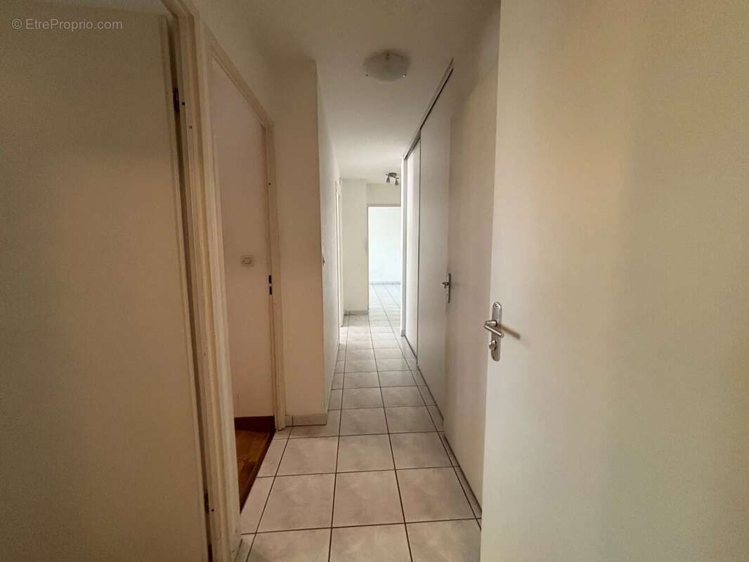 BUSCA,  T3 de 60m² avec balcon , cave et parking - photo 8