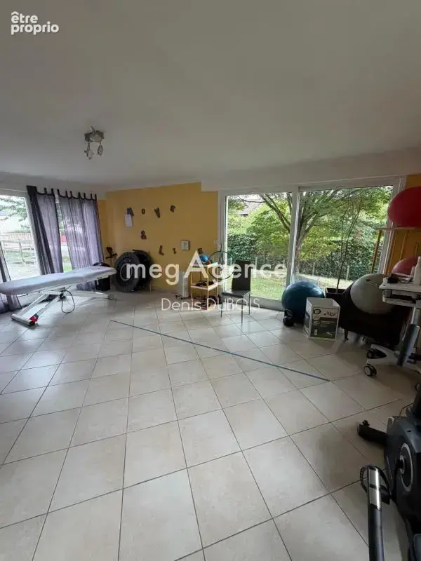 Locaux avec bureaux et garages - photo 4