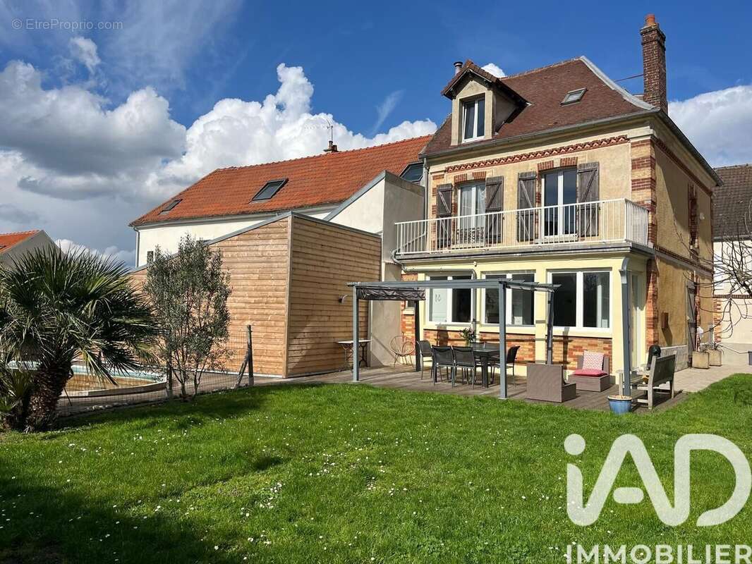Photo 1 - Maison à MONTEVRAIN