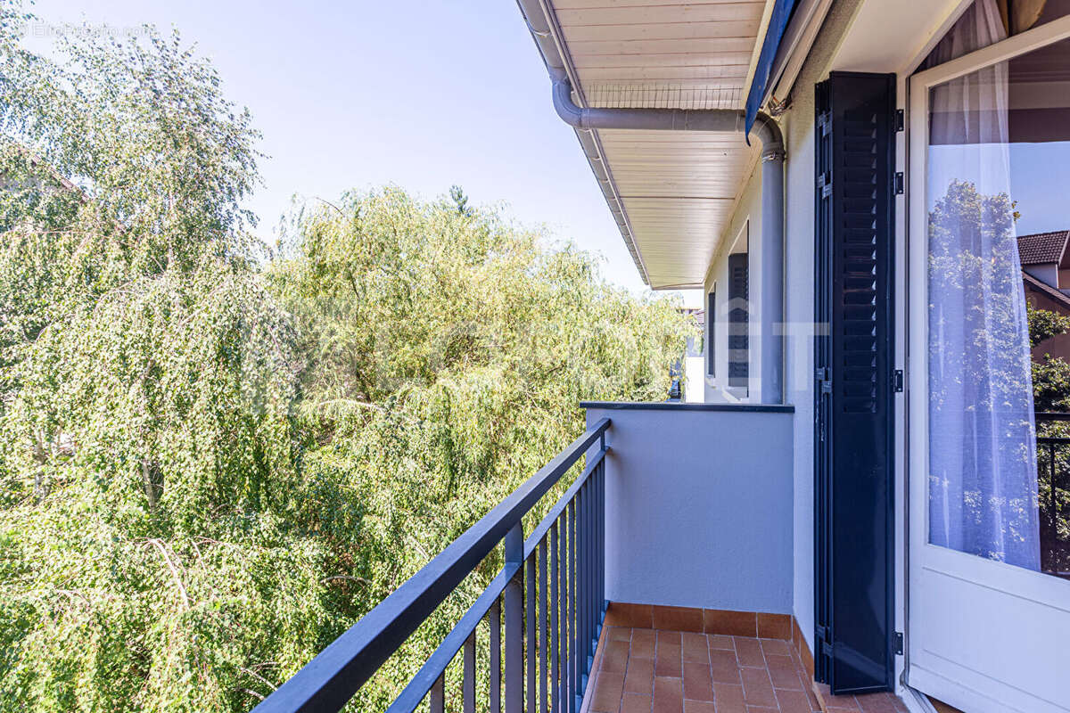 Agence immobiliere laforet - "hedera" - annecy - appartement t4 de 72.66m² - balcon - loggia - traversant - dernier etage - cave - photo 3