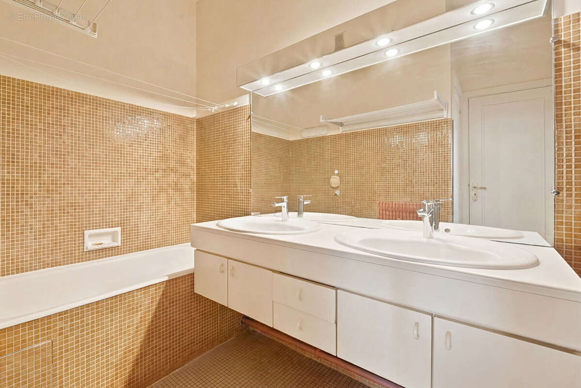 Appartement à PARIS-5E
