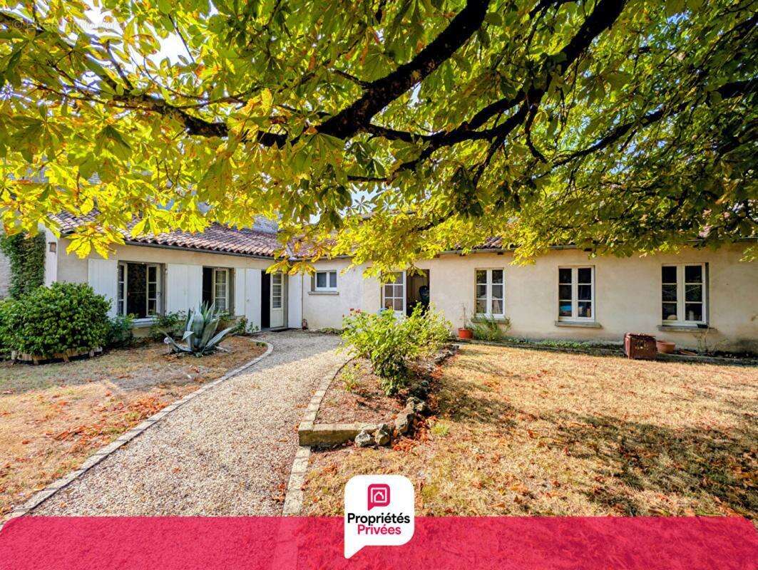 Maison de Caractère  204m² du XVIII Siècle à Salignac Sur Charente réf 459959 - photo 6