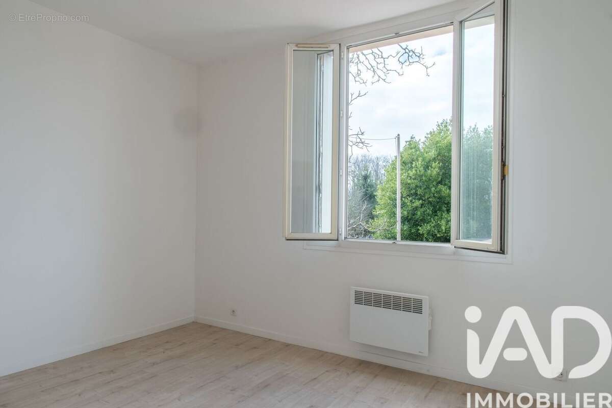 Photo 3 - Appartement à SAINT-GERMAIN-LES-ARPAJON