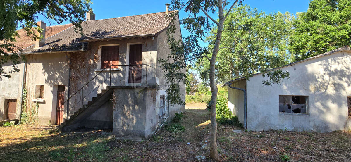 Maison à rénover avec terrain attenant - photo 12