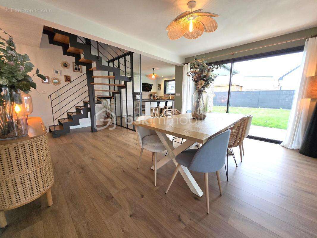 Maison contemporaine 2021 – Belles prestations, vie de plain-pied et cadre calme – 152 m² - photo 9