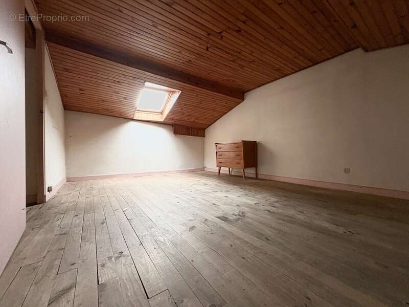 Appartement à SAINT-JULIEN-LA-VETRE