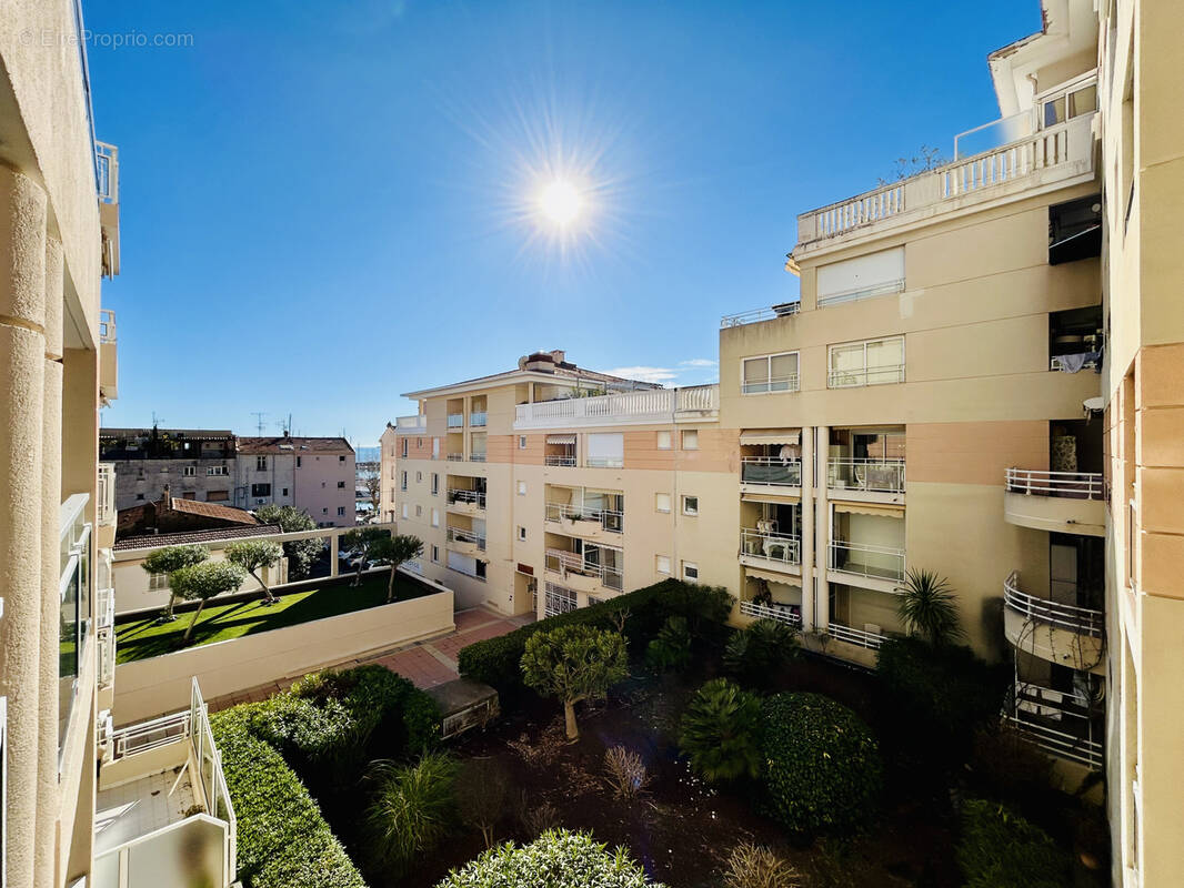 Appartement à VALLAURIS