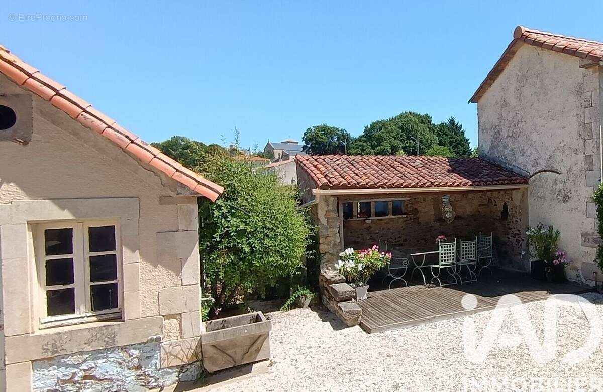 Photo 2 - Maison à LA CHAPELLE-THIREUIL