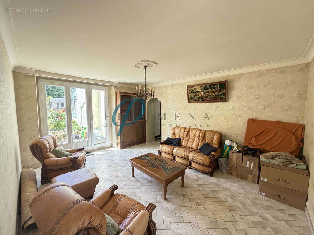 Maison à MONTREVAULT