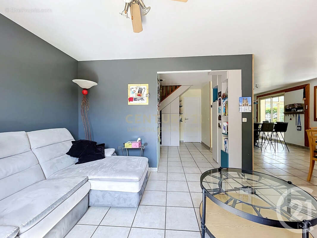 Maison 157 m² à L'isle-D'abeau  - photo 2