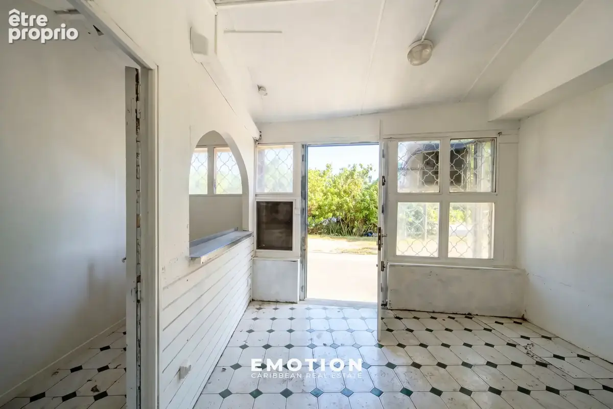 Local commercial 44 m2 - Le Gosier - photo 3