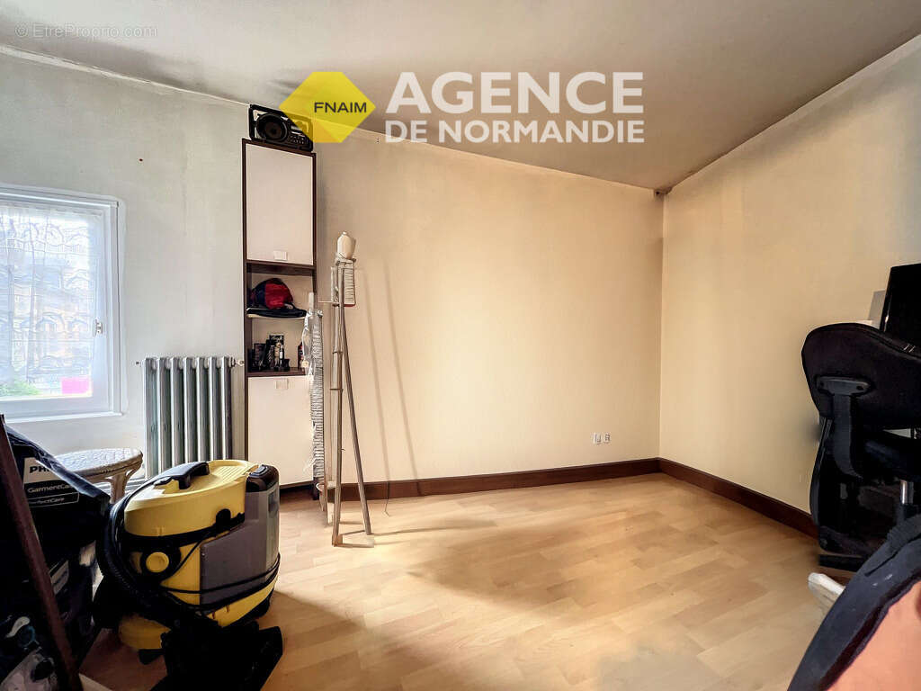 Maison à MONTREUIL-L&#039;ARGILLE