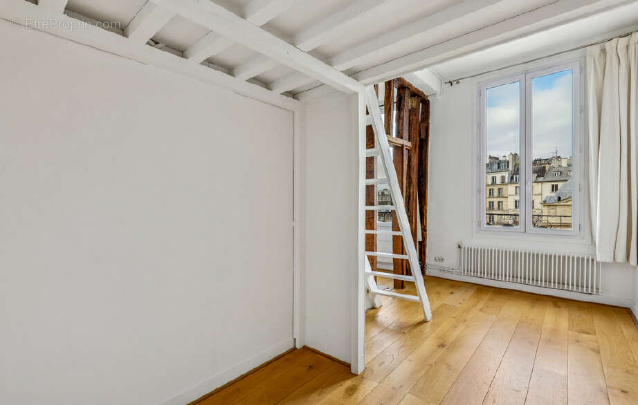 Appartement à PARIS-1E