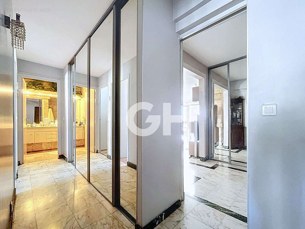 Appartement à PARIS-20E