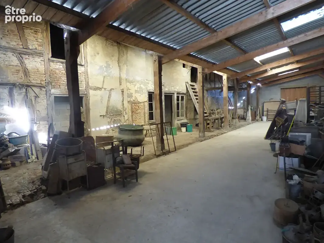 Maison en plein centre de Saint-Trivier-de-Courtes à rénover + dépendance 175 m² - photo 11