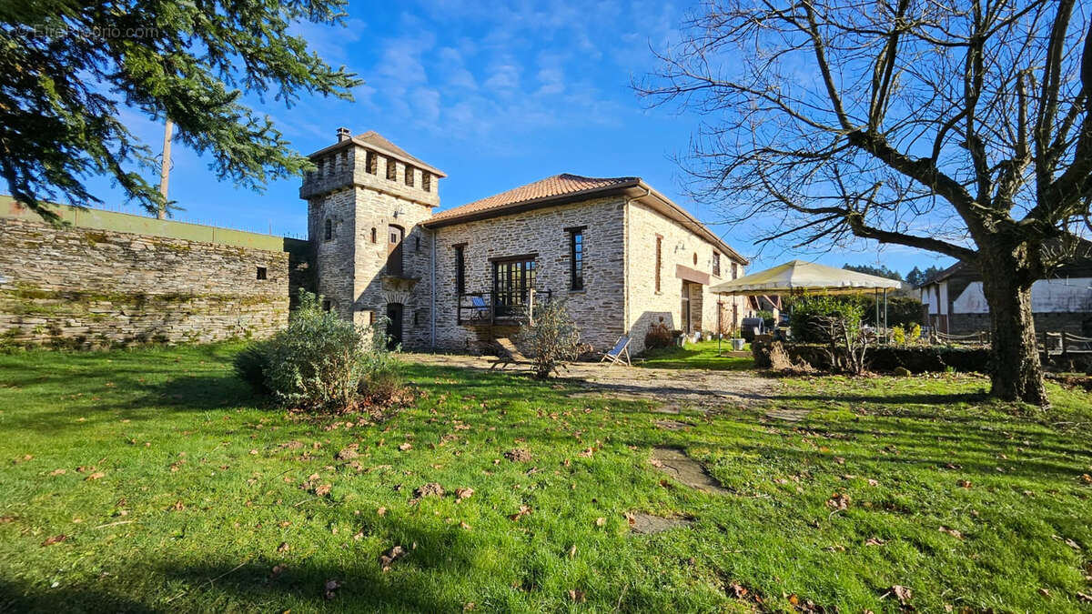 Maison à SAINT-YRIEIX-LA-PERCHE