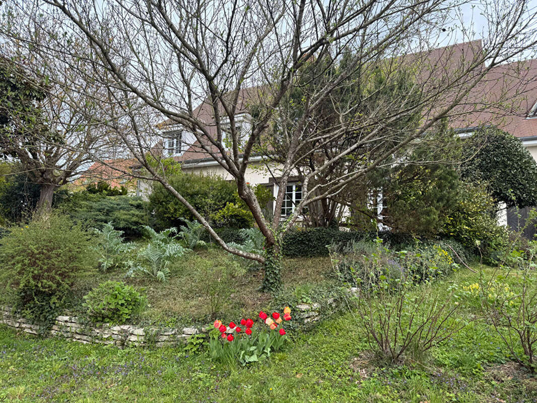 Maison à CONDE-SAINTE-LIBIAIRE