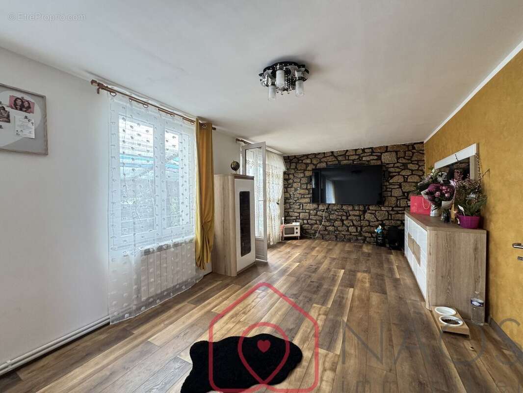 Maison de ville rénovée de 119 m²  À deux pas du centre-ville de Pontivy 212000 FAI - photo 2