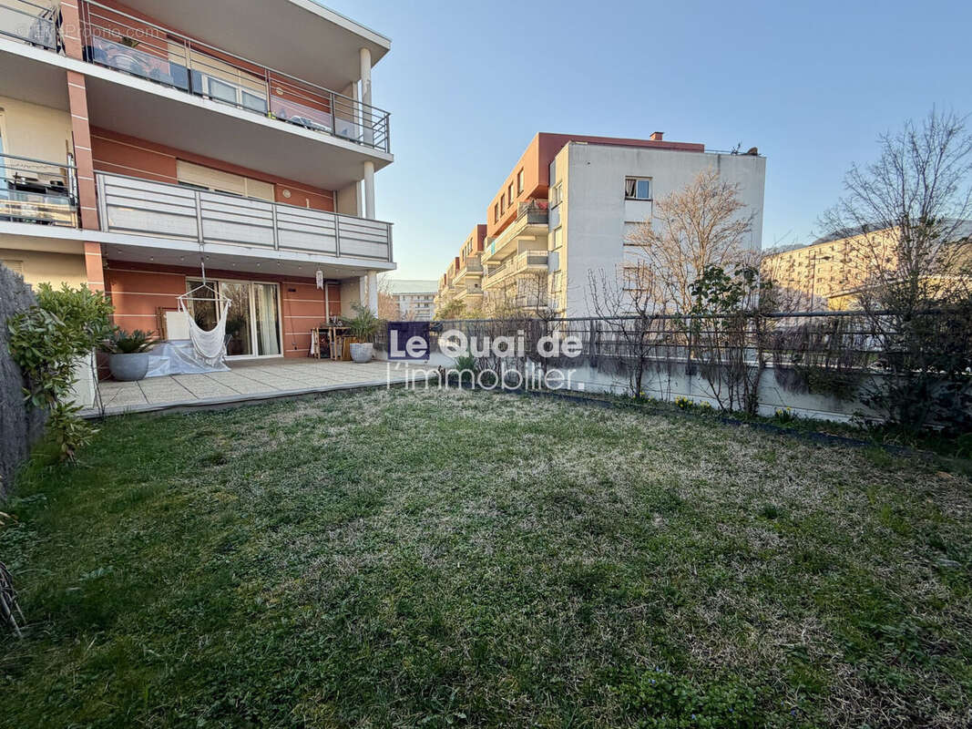 Appartement à SAINT-MARTIN-D'HERES