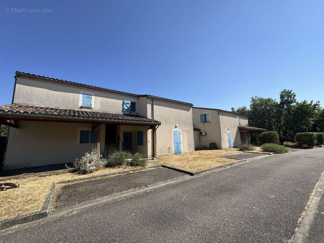 Ensemble résidentiel de 4 villas avec appartements indépendants sur un terrain de 4 008 m2 - photo 3