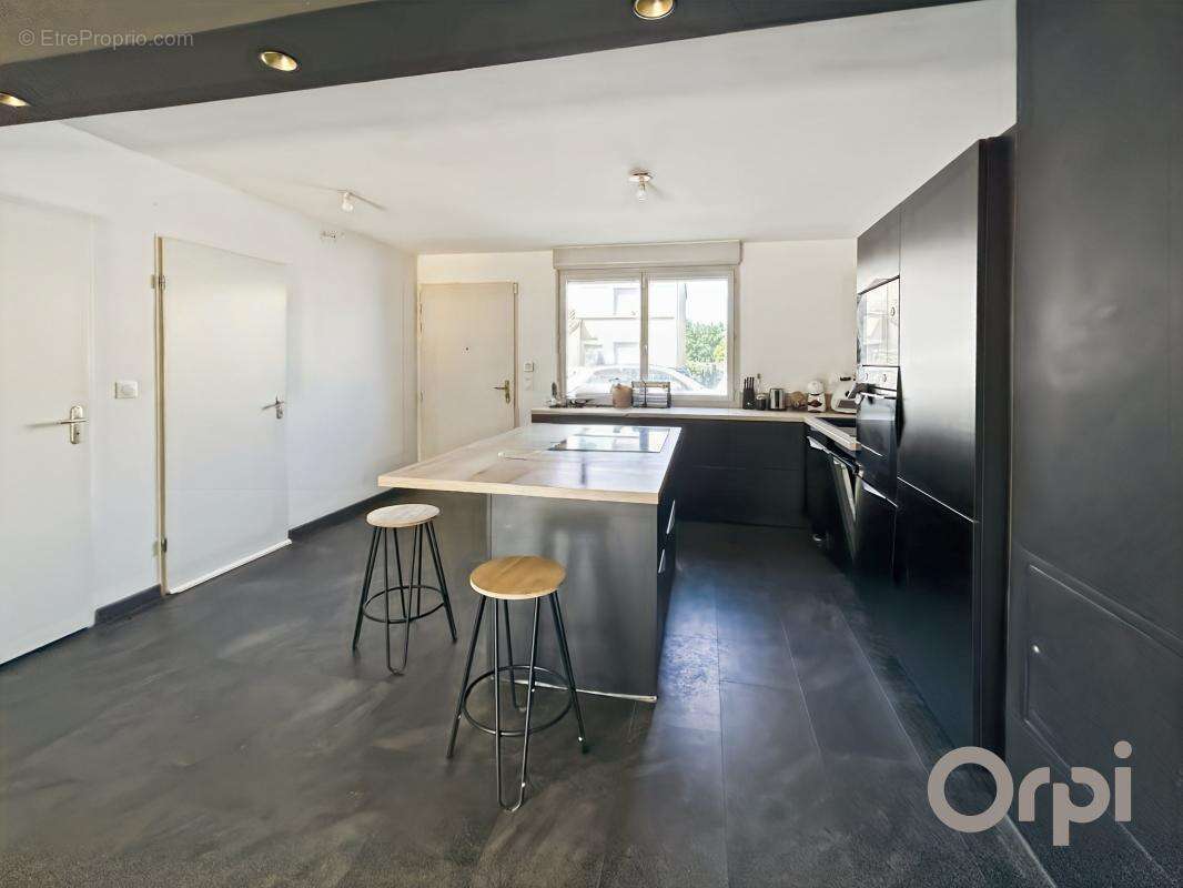 LECTOURE, non loin du centre ville, maison avec trois chambres, jardin et garage - photo 3